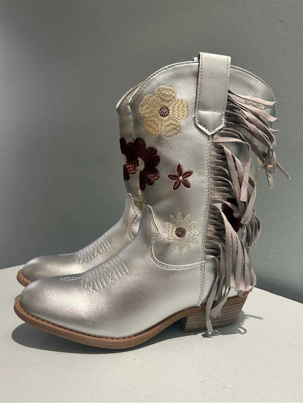 Rollda Silver Floral Embroidered Fringe Western Cowboy Boot Girl’s Size 4